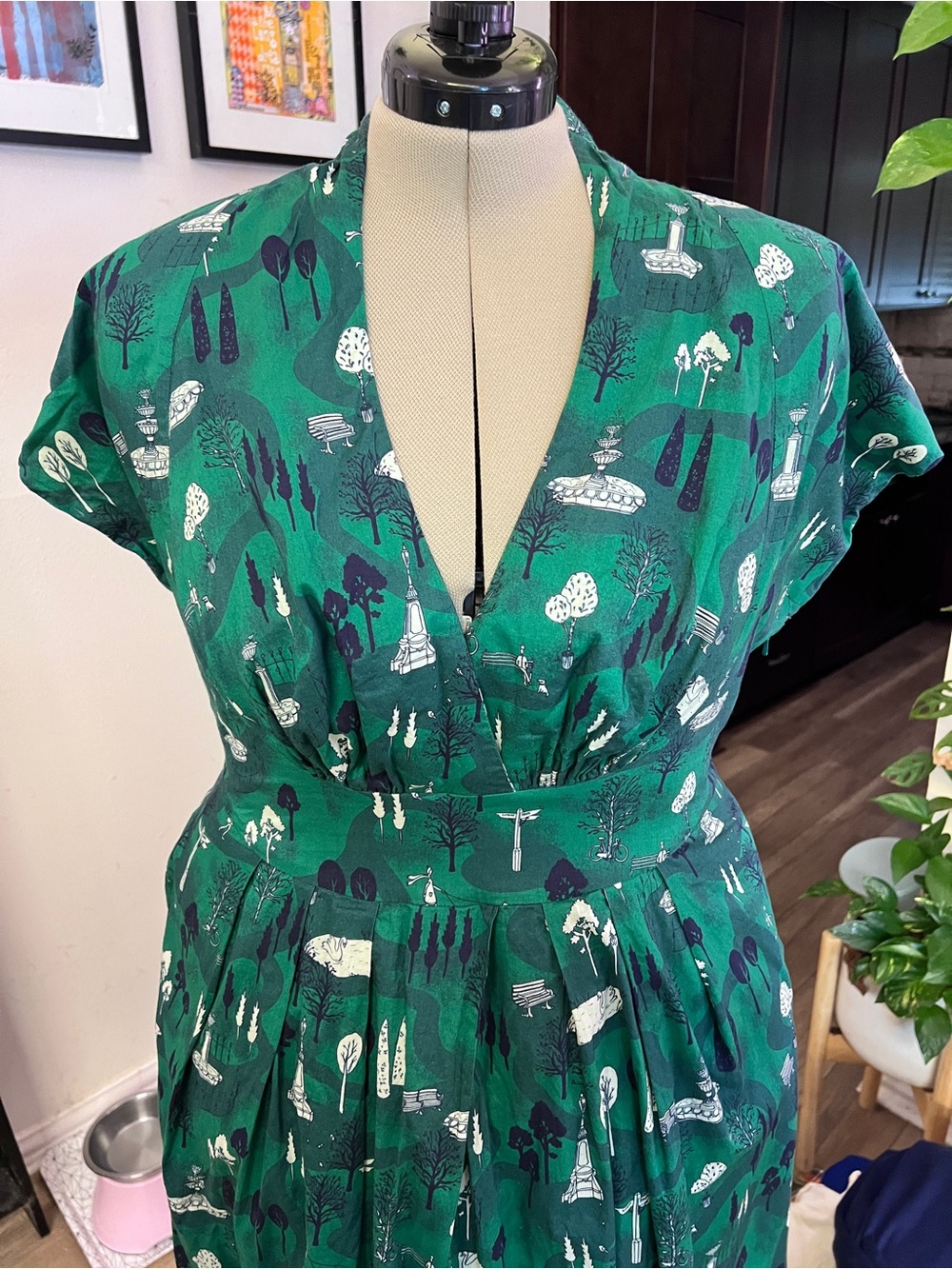 Green Printed V-Neck Midi Dress with Waist Detail - Picture 3 of 11